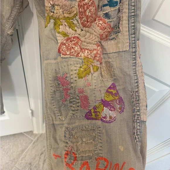 Magnolia Pearl Valentine Crop Denims - Picture 6 of 12